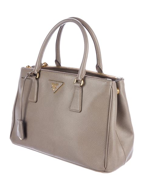 prada saffiano lux tote with shoulder strap|prada saffiano lux tote small.